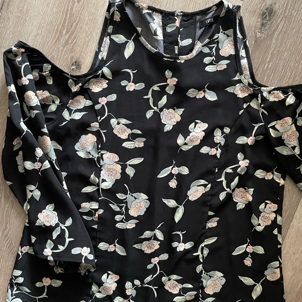 black floral shoulder keyhole blouse